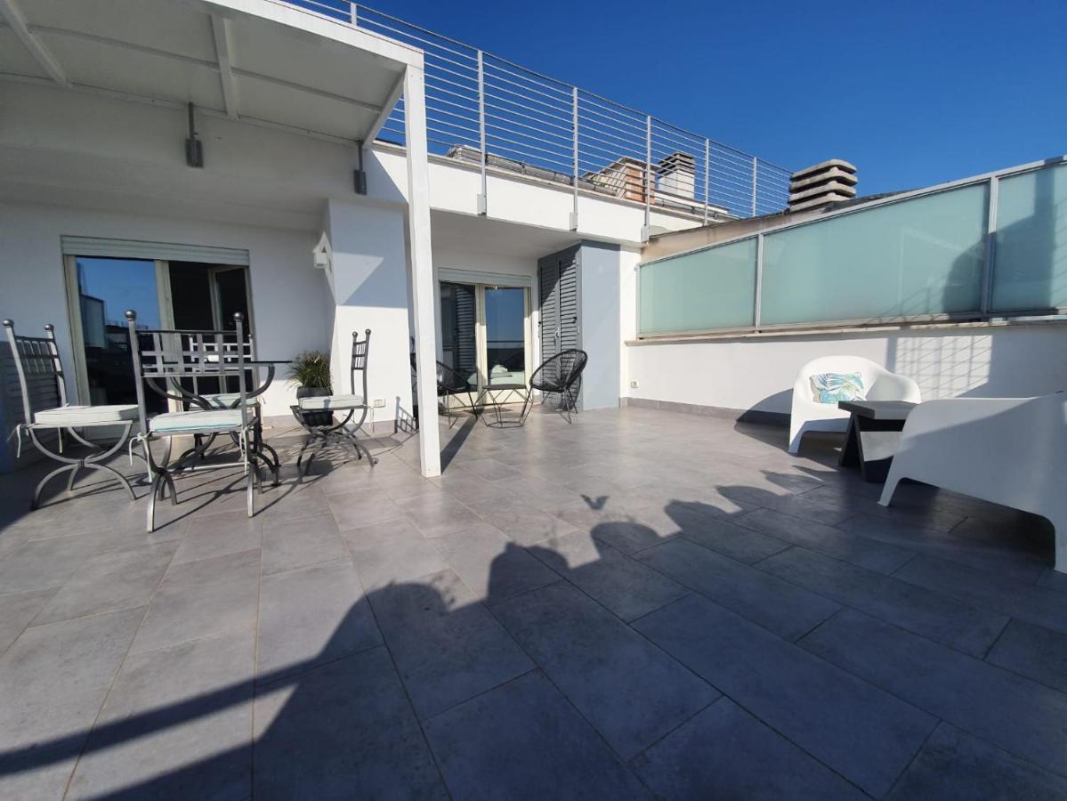 Penthouse 41 In Trastevere With Big Terrace ローマ エクステリア 写真